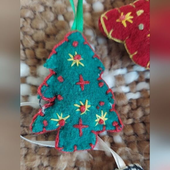 VTG Handmade Felt Embroidered Needlework Christmas Ornaments Lot Of 10 Ornaments - Picture 4 of 13
